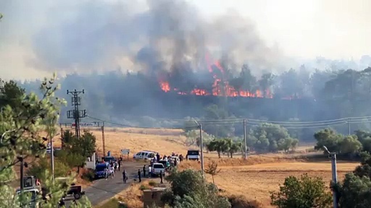 Σε πύρινο κλοιό τα νότια παράλια της Τουρκίας - Στους οχτώ οι νεκροί