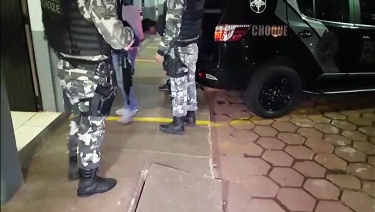 Choque detém jovens com moto com placa adulterada