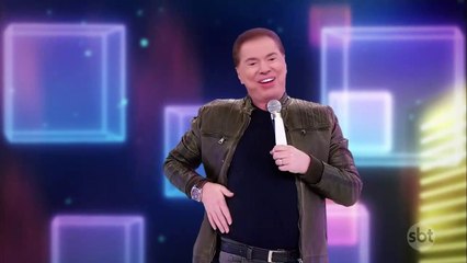 Silvio Santos aparece apresentando o Jornal Nacional no SBT