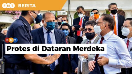 Laungan "Hidup Rakyat", dan "Daulat Tuanku" bergema di Dataran Merdeka