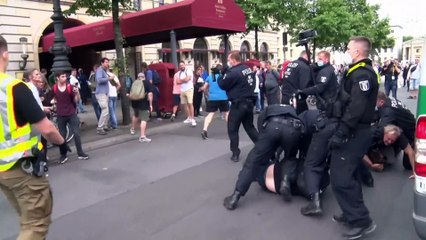 Βερολίνο: Επεισόδια σε διαδήλωση κατά της καραντίνας