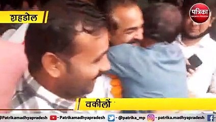 शहडोल : आपस में भिड़े अधिवक्ता