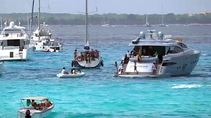 El yate con el que Messi surca Ibiza en verano