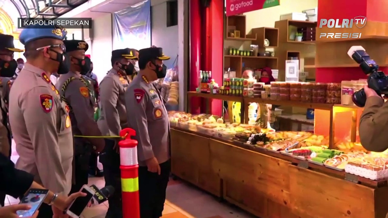 KAPOLRI SEPEKAN : Kapolri Meninjau Vaksinasi di Gedung Pimpinan Pusat Muhammadiyah (1/3)