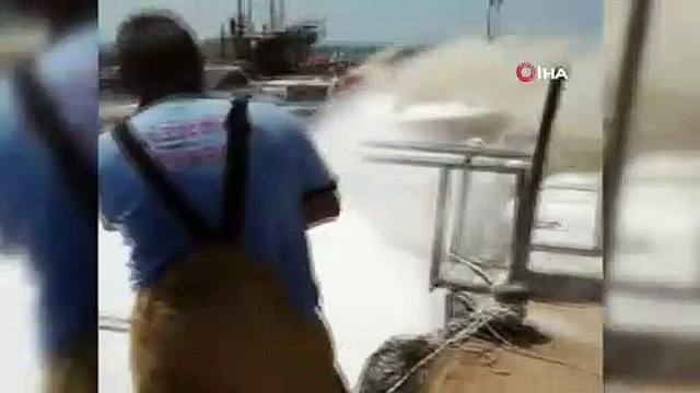 Erdek Limanında lüks yat yanarak battı