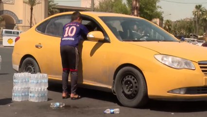 حر الصيف وانقطاع الكهرباء أنعشا معامل إنتاج الثلج في العراق