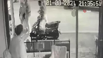 Kontrolden çıkan motosiklet devrilip sürüklendi, sürücü ve oğlu yaralandı