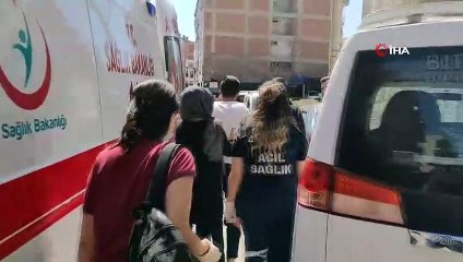 Kızının gözü önünde damadını bıçakladı