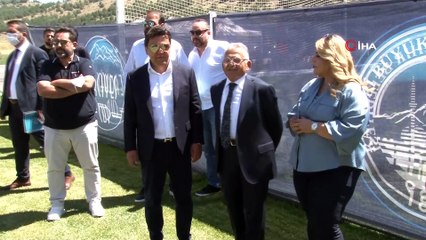 Memduh Büyükkılıç, gazetecileri Yüksek İrtifa Kamp Merkezi’nde ağırladı