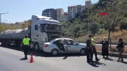 TAKLA ATAN ARACA BAKARKEN, YOLDAN GEÇEN TIR ARACINI SÜRÜKLEDİ