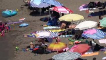 Hava sıcaklığı 28 dereceye ulaştı, vatandaş plaja akın etti