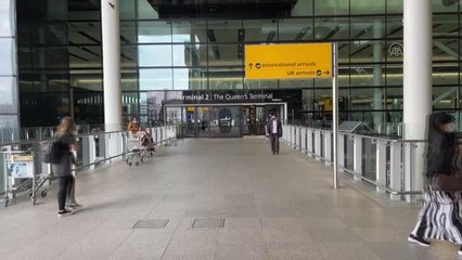 İngiltere, 2 doz aşı olan AB ve ABD vatandaşlarına karantina zorunluluğunu kaldırdı