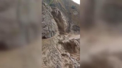 Son dakika haber! Heyelan anı kameralara yansıdı