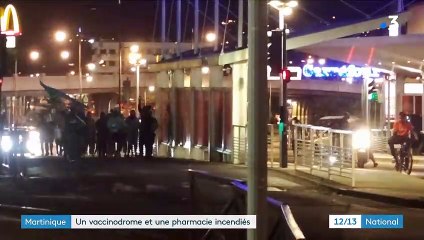 Fort-de-France : un manifestation anti-couvre feu dégénère, un vaccinodrome et une pharmacie incendiés