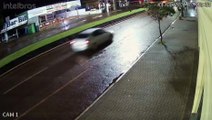 Vídeo mostra motociclistas sendo arrastados por vários metros após colisão na Avenida Carlos Gomes