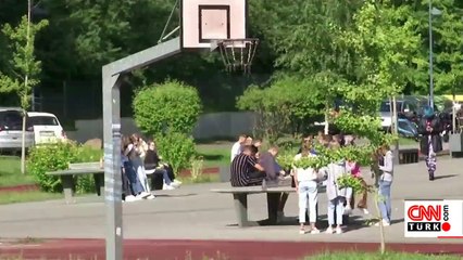 Almanya'da öğrenciler okula döndü
