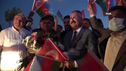 Türkiye'ye yardıma gelen Azerbaycanlı ekibe sevgi seli