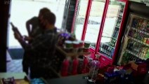 Câmera de segurança flagra momento em que indivíduo furta garrafa de Gin em distribuidora no São Cristóvão