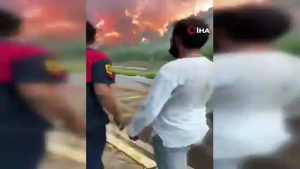 Yangın bölgesinde itfaiyecilerin ve vatandaşların zorlu mücadelesi