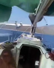 Yangın söndürme uçağı yatın dibinden geçince... Yatın sahiplerine tepki yağdı!