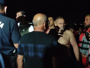 AKINTIYA KAPILDI, YÜZMEKTEN BİTKİN DÜŞTÜĞÜ ANDA KURTARILDI