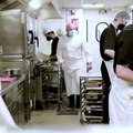 En colère à cause de la mise en place du pass sanitaire, Philippe Etchebest se déguise en gendarme à l'entrée de son restaurant situé à Bordeaux