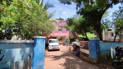 சைரன் வைத்த கார்.. கேட்டா ஆணையராம்.. ஐடி கார்டுல உதவி ஆணையர்னு இருக்கு.. அலேக்காக தூக்கிய போலீஸ்!