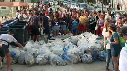 Hasta una tonelada de basura por día en las playas de Marsella