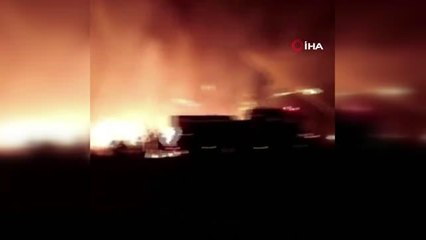 Yoğun duman ve alevlerin arasında canla başla mücadele ediyorlar