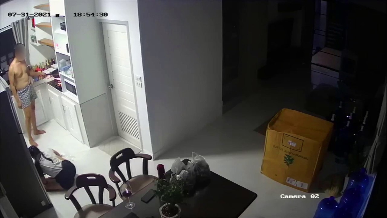 Fireball Fills Kitchen as Malfunctioning Oven Explodes