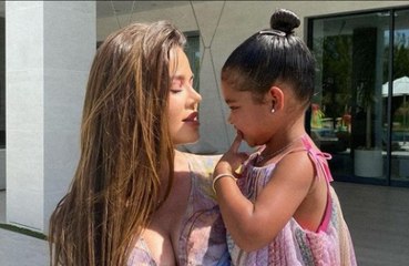 Khloé Kardashian planeja presentear filha com gatinho de estimação