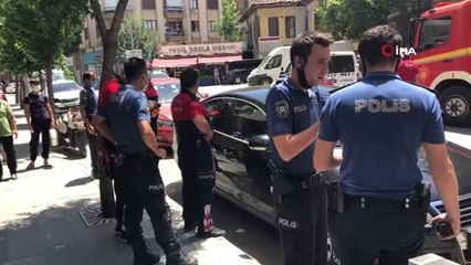 Abisi alışverişe gitti, otomobilde mahsur kalan çocuk ekipleri seferber etti