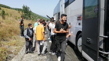 OTOBÜSÜN MOTORU ALEV ALDI, YOLCULAR TAHLİYE EDİLDİ