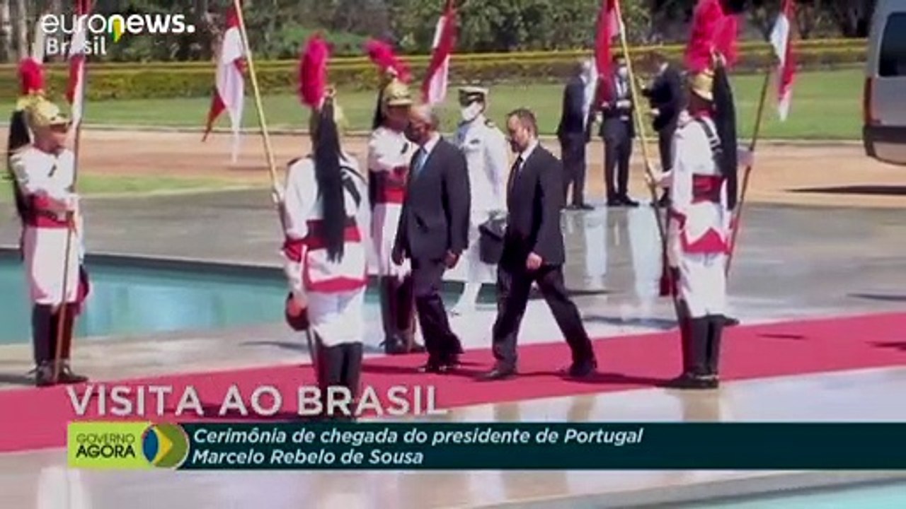 Einer trägt Maske, der andere nicht - Rebelo de Sousa bei Bolsonaro