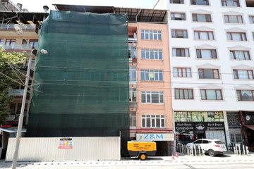 O binanın yıkımına 22 yıl sonra başlandı