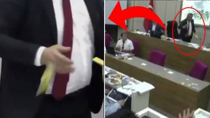 Tanju Özcan gündemden düşmüyor! "Cumhurbaşkanı gibi mi yapayım" diyerek AK Partili meclis üyelerine çay fırlattı
