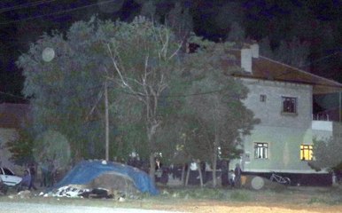 KAYSERİ'DE KOMŞULAR ARASINDA DEMİR ÇUBUKLU 'SAMAN TOZU' KAVGASI: 1 ÖLÜ, 3 YARALI