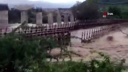 Hindistan'da sağanak yağışlar sele neden oldu: En az 15 ölü
