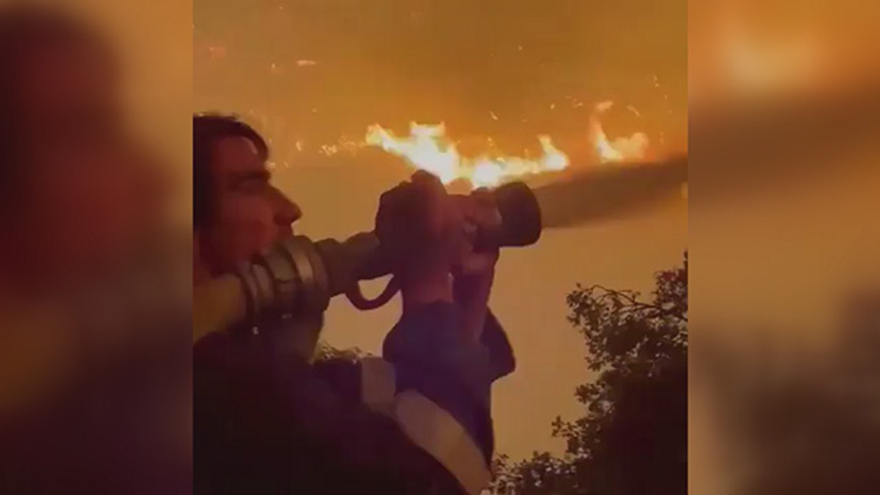 Ünlü oyuncu termik santrale yaklaşan alevlerin içine hortumla daldı
