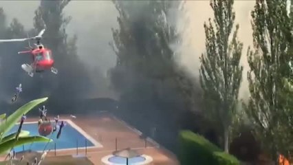 Un helicóptero sofoca el incendio en la localidad navarra de OIloki