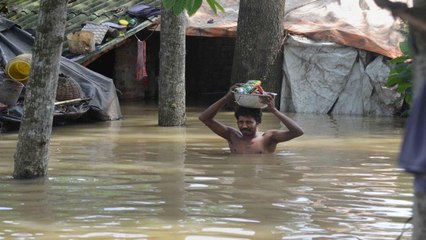 People forced to live outside village due to flood in UP