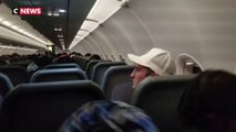 Scotché sur son siège en plein vol après avoir agressé une hôtesse de l’air