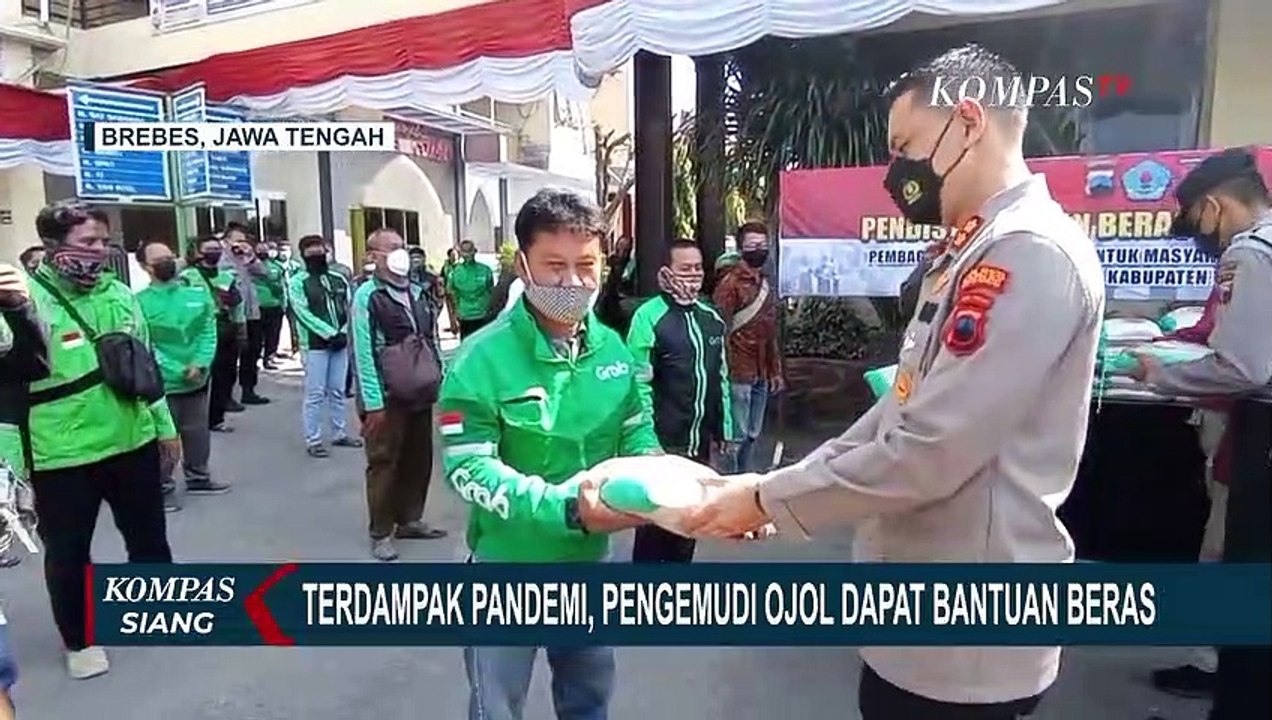 Polres Brebes Salurkan Bantuan Sosial 500 Paket Beras untuk Pengemudi Ojol Terdampak PPKM