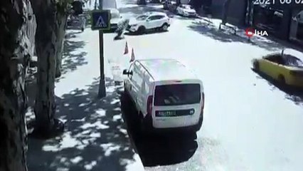 Sarıyer'de cip motosiklete çarptı, motosikletteki iki kişi ölümden döndü