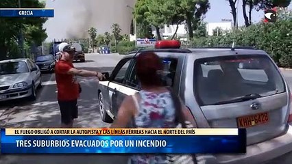 Tres suburbios evacuados por un incendio