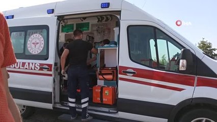 Kamyonla çarpışan otomobil hurdaya döndü: 2 yaralı