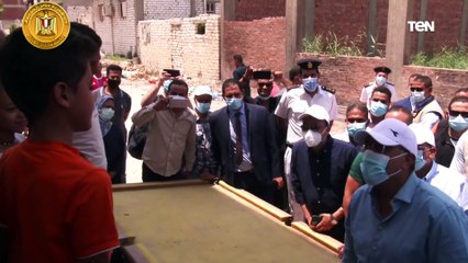 شاهد ماذا فعل رئيس الوزراء مع أطفال قرية الأبطال بالاسماعيلية خلال تفقده مشروعات "حياة كريمة"