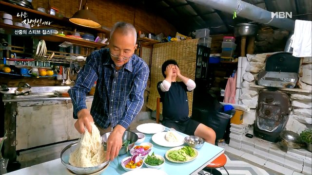 [자연 밥상] '1등 요리사'는 나야 나~! 침샘을 자극하는 새콤달콤 '우렁이 비빔면'