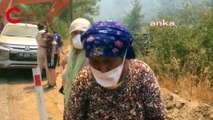 Orman yangınına köylü kadın lastik ayakkabısıyla müdahale ediyor: Zengin parasıyla hayat yaşasın!