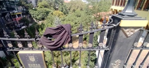 Tarihi köprüden atladı, ağır yaralandı